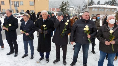 „САРАЈЕВСКИ АУШВИЦ“ ВЕЧНА ОПОМЕНА СРБИМА: Обележена  29. годишњица затварања логора Силос у Тарчину