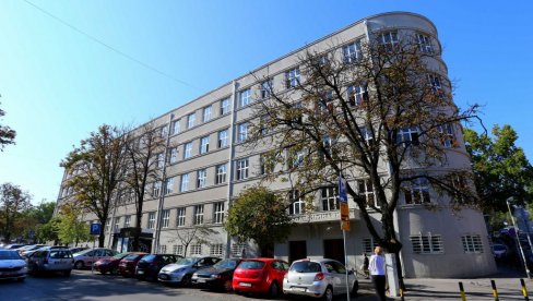 ПЕТА БЕОГРАДСКА ГИМНАЗИЈА ИЗАШЛА ИЗ БЛОКАДЕ: Мања група и даље бојкутује (ВИДЕО)