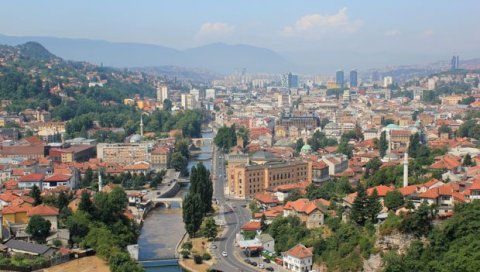 ПРОТЕСТ ЗБОГ ВИКЕНД ЗАКЉУЧАВАЊА: Сарајлије незадовољне вођењем епидемиолошке ситуације