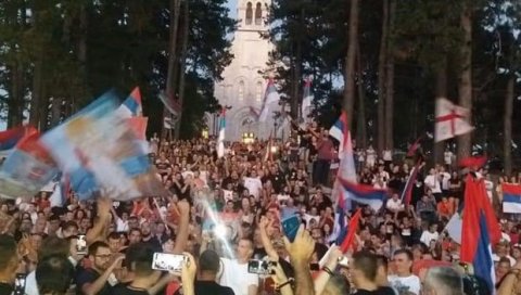 КОМИТЕ ЗА ГЛАС НУДЕ 500 ЕВРА: ДПС оптужује Србију и СПЦ за мешање у изборни процес у Никшићу, на терену прљава кампања