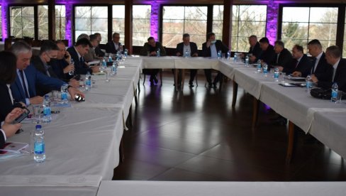 SASTANAK OPOZICIONOG BLOKA: SDS, PDP i DNS poručuju - Što pre formirati novu većinu u Narodnoj skupštini RS (FOTO) SASTANAK OPOZICIONOG BLOKA: SDS, PDP i DNS poručuju - Što pre formirati novu većinu u Narodnoj skupštini RS (FOTO)