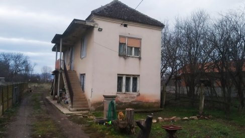 УПУЦАН СЛУЧАЈНО ИЗ КАРАБИНА? Дарио Хорват (44) тешко рањен у груди, док је секао дрва поред ауто-пута код Параћина УПУЦАН СЛУЧАЈНО ИЗ КАРАБИНА? Дарио Хорват (44) тешко рањен у груди, док је секао дрва поред ауто-пута код Параћина