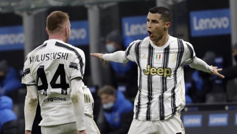 JUVE SPREMIO NOVI UGOVOR: Ronaldo ostaje u Torinu do 2023. godine!