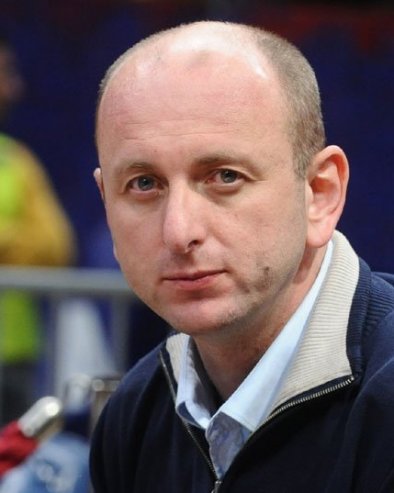 СРПСТВО ИСПРЕД ФОТЕЉА И ПРИВИЛЕГИЈА: Милан Кнежевић наставља бескомпромисну борбу за српску заставу и језик, Бојовић поднео оставку