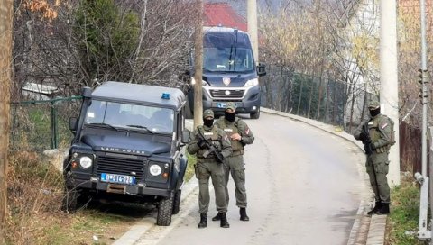 ОТКРИВЕНИ И ДНК ТРАГОВИ: Завршен увиђај на имању Веље Невоље, полиција у кући страве у Ритопеку пронашла брдо доказа! (ФОТО)