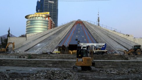 ЗБОГОМ КОМУНИСТИЧКОМ ДИКТАТОРУ: Албанци музеј Енвера Хоџе у Тирани претварају у центар за ит образовање