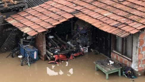 ОБНОВА КУЋА ПОСЛЕ ПОПЛАВА: Белопаланчани примили помоћ у матријалу и води