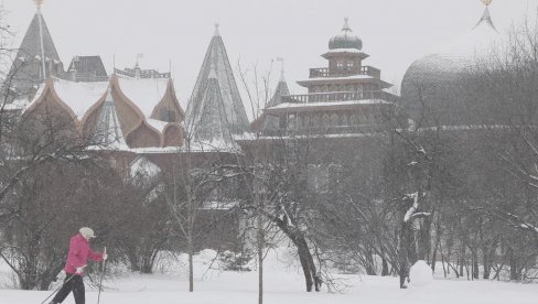 IZDATO UPOZORENJE ZBOG SNEŽNE MEĆAVE: Moskva se priprema za nevreme, građanima se savetuje da ne ostavljaju decu bez nadzora (FOTO)