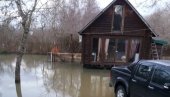 POPLAVE U CRNOJ GORI: Izlila se reka Bojana, kuće uz obalu pod vodom (FOTO)