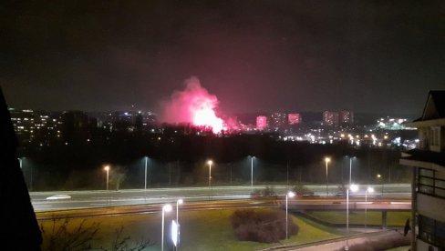 GORI NA MARAKANI: Posle udarca navijači zapalili baklje (FOTO/VIDEO)