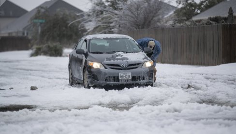 TEMPERATURE ĆE IĆI I DO -35: Ledena oluja odnela 21 život, milioni Teksašana bez struje i grejanja