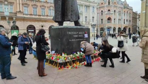 НЕЗАПАМЋЕНА ТУГА У НОВОМ САДУ: Људи и даље пристижу на Трг слободе да се опросте од Ђолета (ФОТО/ВИДЕО)