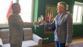 IDILA JE KRATKO TRAJALA! Čelebić ljubazno ispraćen iz ambasade u Vatikanu (FOTO)