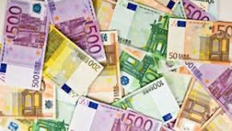 ВЕЛИКОДУШНИ НА ТУЂ РАЧУН: Влада се хвали рекордним приходима, а већ најављује ново задуживање од 180 милиона евра