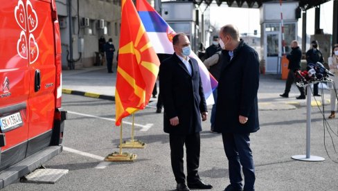 ISKRENA ZAHVALNOST SRPSKOM NARODU I VUČIĆU: Zaev oduševljen solidarnošću naše zemlje i novom pošiljkom vakcina