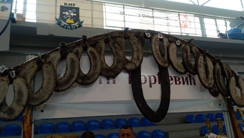 СТРАНИ МЕДИЈИ О ПИРОТСКОЈ ПЕГЛАНОЈ КОБАСИЦИ: Чувени деликатес подиже енергију и расположење