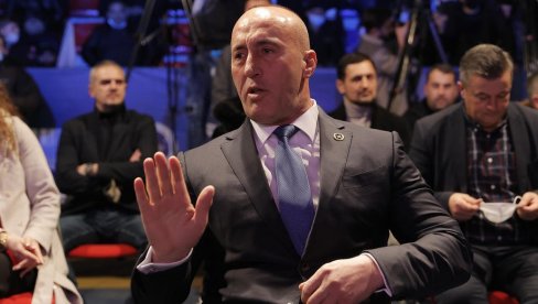 HARADINAJ OBJAVIO JEZIVU SLIKU: Albanska deca ispred krvavog zločinca uradila odvratnu stvar (FOTO)