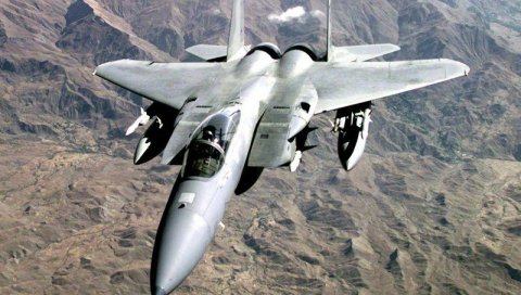 АКТИВИРАН И СИСТЕМ НАОРУЖАЊА: Амерички пилоти се озбиљно приближили руским ловцима у Сирији