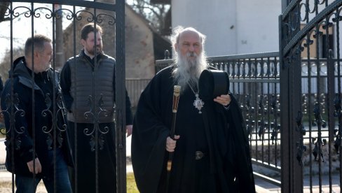 LITURGIJA U MANASTIRU JASENOVAC PRED POSETU PATRIJARHA PORFIRIJA: Služio vladika Jovan, prisustvovali malobrojni Srbi (FOTO)