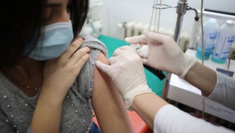 СТРУЧЊАК СЗО НАЈАВИО: Вакцине у Северну Македонију стижу за неколико недеља