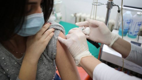 VLADA USVOJILA ODLUKU: Poznato koliku će platu za bolovanje zbog korone dobijati vakcinisani, a koliko nevakcinisani građani