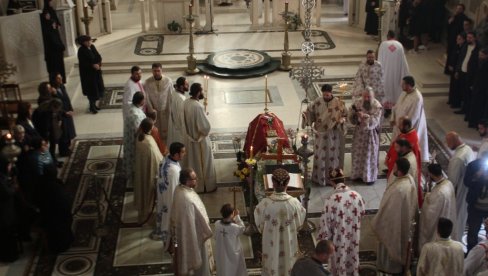 SUTRA SAHRANA VLADIKE ATANASIJA: Telo izloženo u Sabornom hramu u Trebinju, biće služena liturgija (FOTO)