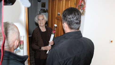 NJIHOVI SINOVI DALI SU ŽIVOTE ZA SLOBODU RS: Za Dan žena pokloni i pažnja za majke heroja Republike Srpske (FOTO)