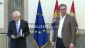 ALEKSANDAR VUČIĆ URUČIO ODLIKOVANJE: Zlatna medalja za Rolfa Vencela (FOTO/VIDEO)