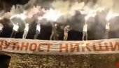 VESELI SE SRPSKI RODE: Veličanstvena bakljada najavljuje slobodu Nikšića (VIDEO)
