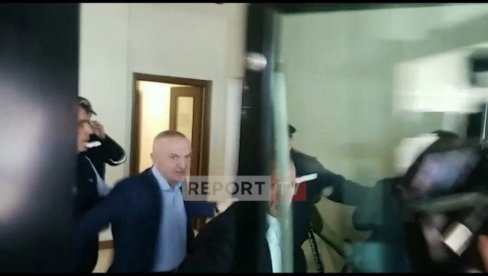 OPŠTI HAOS U ALBANIJI: Predsednik Meta se sukobio sa policijom, kulminirao sukob sa premijerom Ramom? (VIDEO)