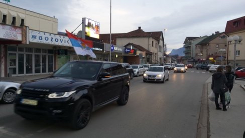 TU JE SVE POČELO, TU ĆE BITI MILOV KRAJ: Veličanstvena autolitija u Beranama za podršku srpskoj braći u Nikšiću (VIDEO)