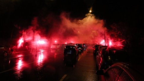 NAVIJAČI ZVEZDE ZAPALILI BEOGRAD: Evo kako su delije ispratile ljubimce posle pobede nad Voždovcem (VIDEO)