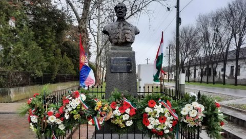 МИСА И ВЕНЦИ НА СПОМЕНИКУ ЛАЈОША КОШУТА: Обележена годишњица мађарске револуције у Новом Итебеју