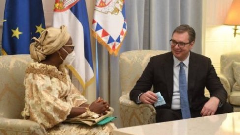 ODLIČNI ODNOSI SRBIJE I NIGERIJE: Vučić primio u oproštajnu posetu ambasadorku Eniolu Olaitan Adžaji (FOTO)