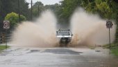 VELIKE POPLAVE U AUSTRALIJI: Stotine ljudi evakuisano - vodene bujice odnose kuće (FOTO)