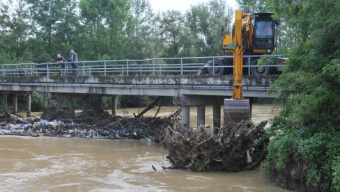 ПОЧИЊЕ САНАЦИЈА МОСТА ПРЕКО ЗАПАДНЕ МОРАВЕ: Прелаз на путу Грдица-Опланићи биће обновљен када водостај дозволи