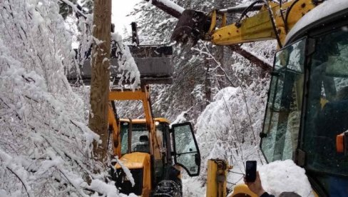 ЕДС О КВАРОВИМА НА МРЕЖИ: Без струје на територији Мачванског,Расинског, Колубарског и Борског округа