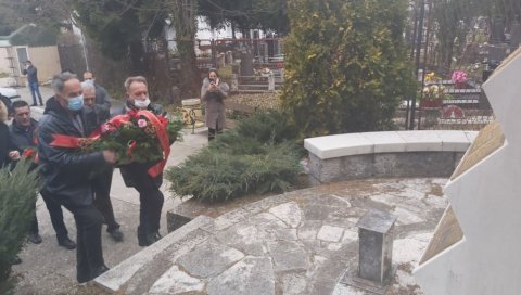 ПОЛОЖЕНИ ВЕНЦИ У НИКШИЋУ: Срећна је земља која има синове спремне да за њу положе своје животе (ФОТО)