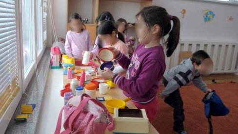 ENGLESKI ZA 16.500 PREDŠKOLACA: Počeli besplatni časovi u državnim i privatnim vrtićima ENGLESKI ZA 16.500 PREDŠKOLACA: Počeli besplatni časovi u državnim i privatnim vrtićima