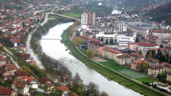 ПЕСНИЧКА ОАЗА НА ОБАЛАМА ЛИМА: У антологијском избору поезије Дрво завичаја заступљено 40 најпознатијих песника Прибоја са по више песама