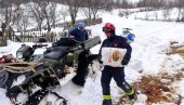 FOTO - NEKOLIKO SELA NA JUGU I DALJE ZAVEJANO: Snežni smetovi otežavaju život ljudi (FOTO)