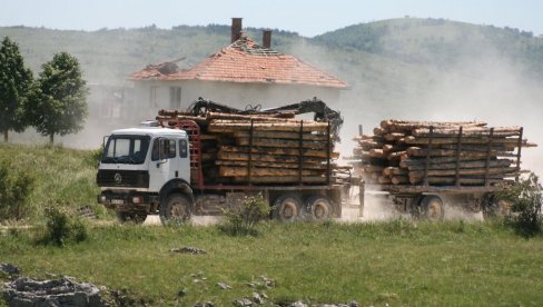 SKLOPILI NA DESETINE ŠTETNIH UGOVORA: Uhapšena petorica funkcionera iz Šuma RS pred tužiocem