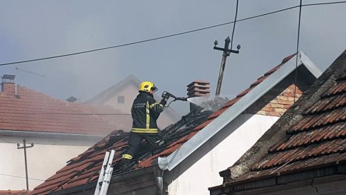 VATROGASAC POVREĐEN U INĐIJI: Posle velikog požara, zadobio opekotine po stomaku!