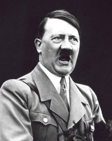 ПОСЛЕДЊА ХИТЛЕРОВА ФОТОГРАФИЈА: Поглед безнађа, разорени Берлин - пар сати касније био је МРТАВ