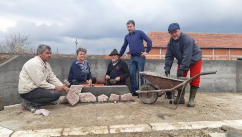 У ЧАСТ ЈУНАКА АПРИЛСКОГ РАТА: У Лапову ниче споменик борцима војске Краљевине Југославије који су се супротставили Немцима