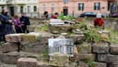 НАЈПРЕ СУ СПАЉИВАЛИ КЊИГЕ, ПОТОМ И ЉУДЕ: Одавањем почасти страдалима, у Београду обележено 80 година од бомбардовања (ФОТО)