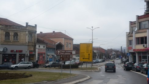 ВОЗИЛИ ПИЈАНИ: Повредио се возећи нерегистровани мопед, младић задржан на трежњењу