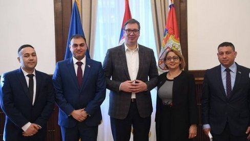 VUČIĆ SA PREDSTAVNICIMA ROMSKE NACIONALNE MANJINE: Sastanak na Andrićevom vencu povodom Svetskog dana Roma (FOTO)