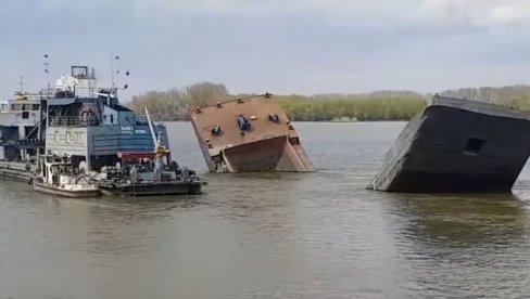 PRELOMILA SE I POČELA DA NESTAJE POD VODOM: Pogledajte kako je potonula barža na Dunavu u blizini Smedereva (VIDEO)