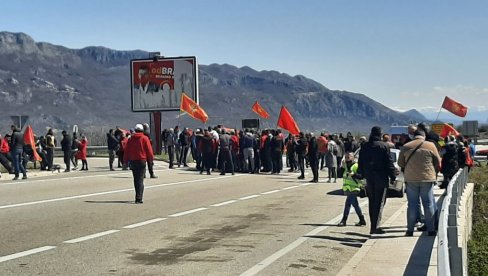 САМО ИМ СРБИ СМЕТАЈУ: Комите изнајмиле за протесте и Кинескињу (ФОТО)